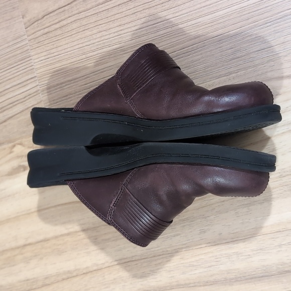 Clarks Cushion soft Leather Mules - Picture 2 of 7